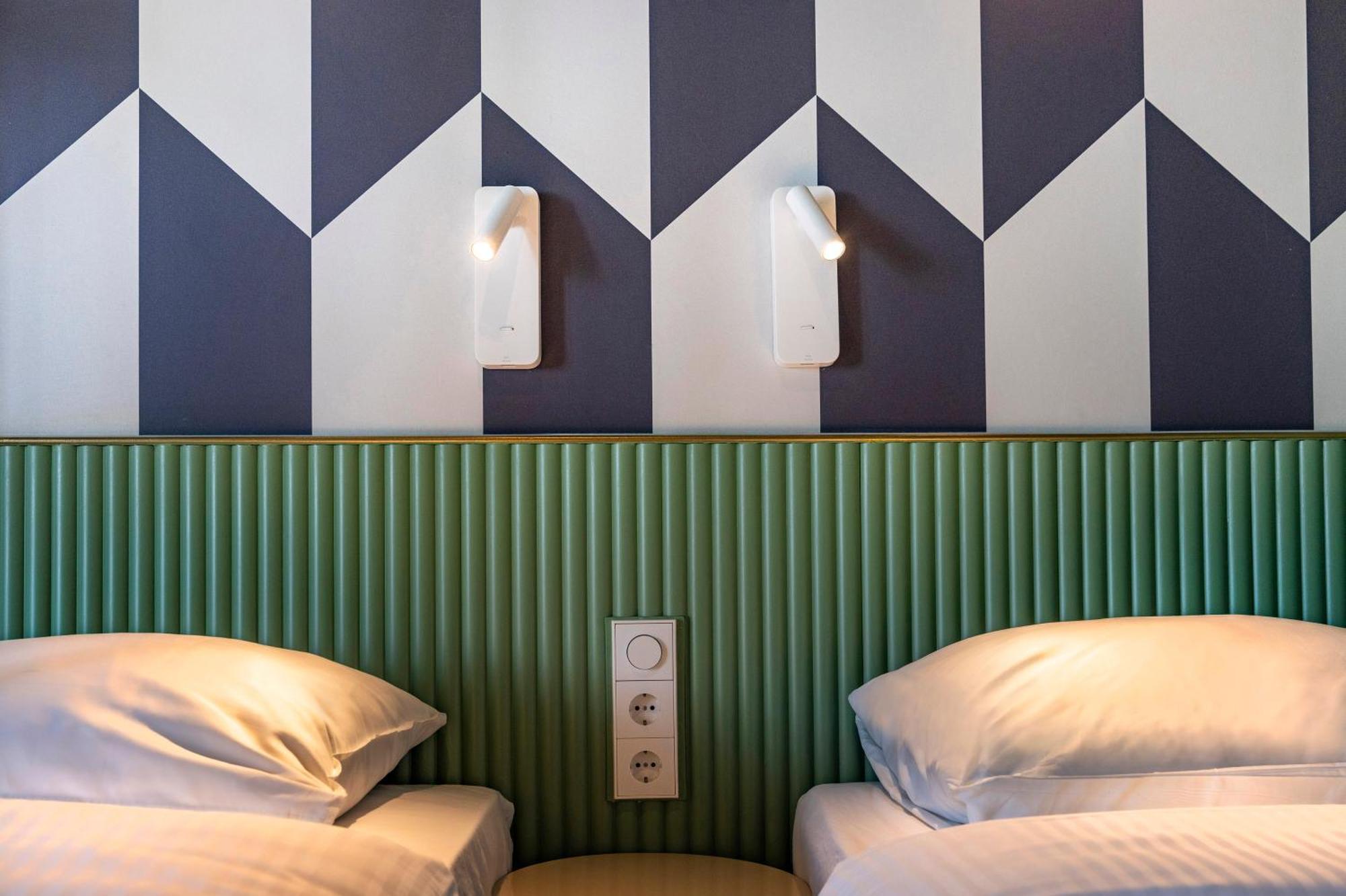 Tourist Inn Hotel Amsterdam Zewnętrze zdjęcie