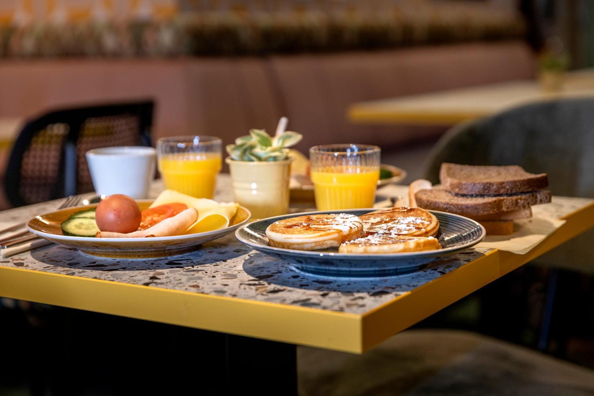 Tourist Inn Hotel Amsterdam Zewnętrze zdjęcie